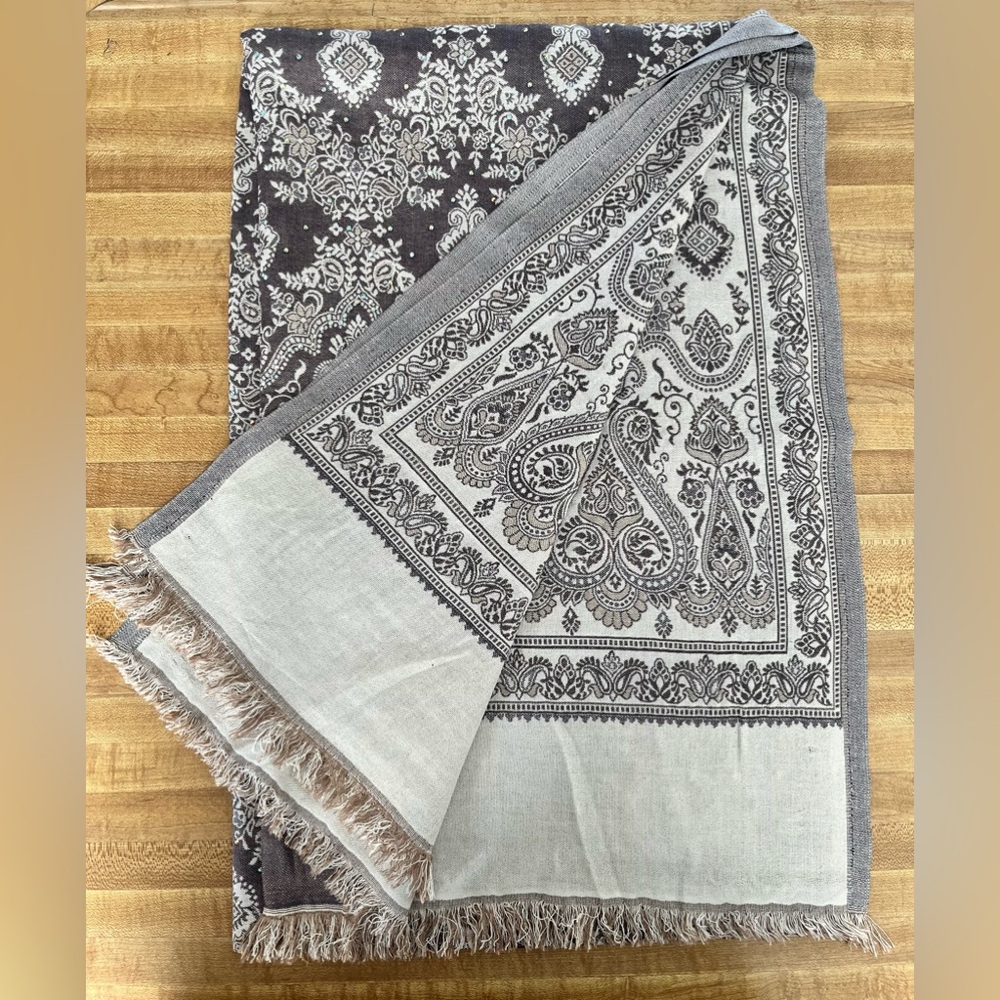 Silk and wool blend scarf with stones